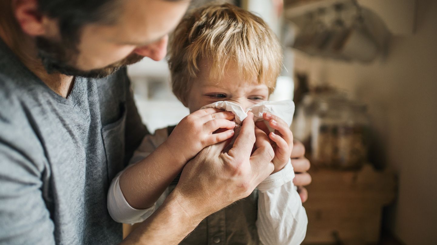 Le CDC met en garde contre l'augmentation du virus respiratoire chez les enfants qui peut provoquer une paralysie semblable à la poliomyélite