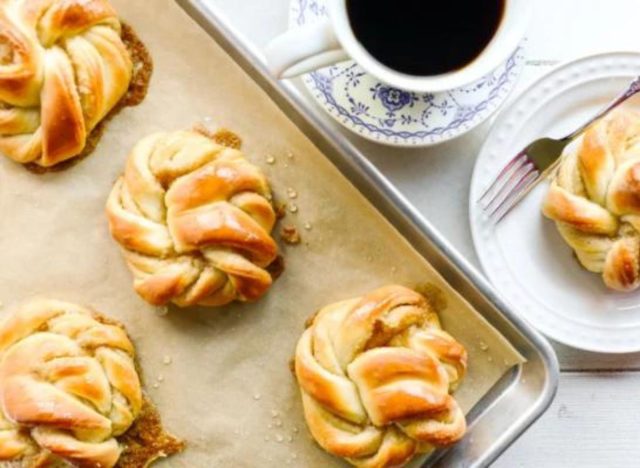 petits pains à la cardamome