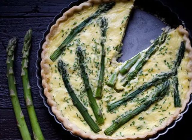 quiche aux asperges au chèvre et ciboulette