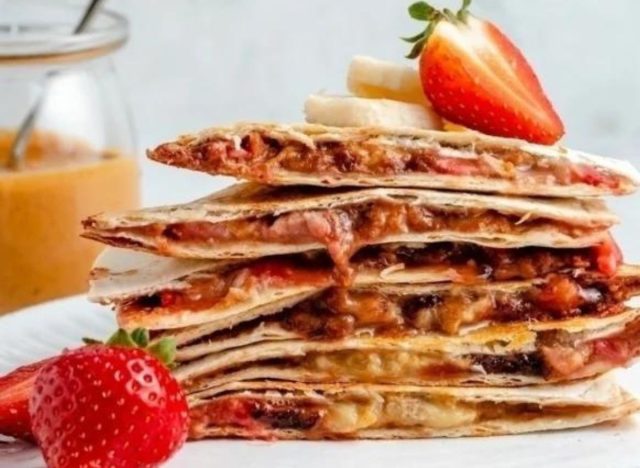 quesadilla aux fraises et aux bananes