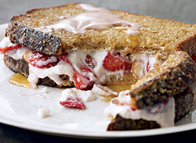 Pain perdu sain aux fraises