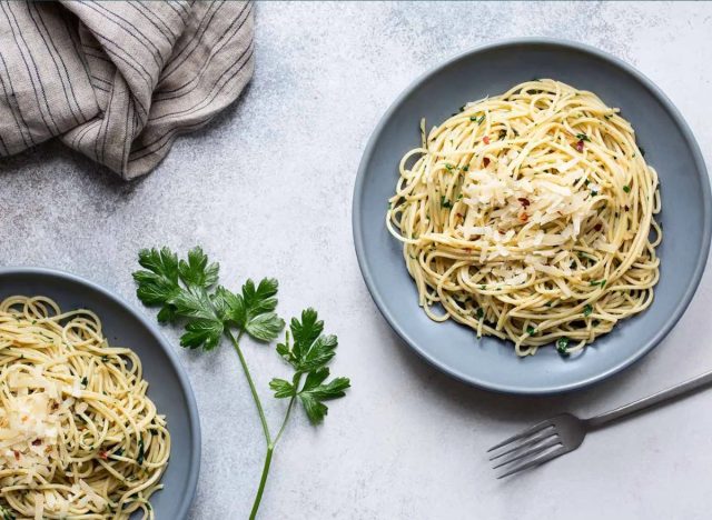 spaghetti à l'ail, anchois et persil