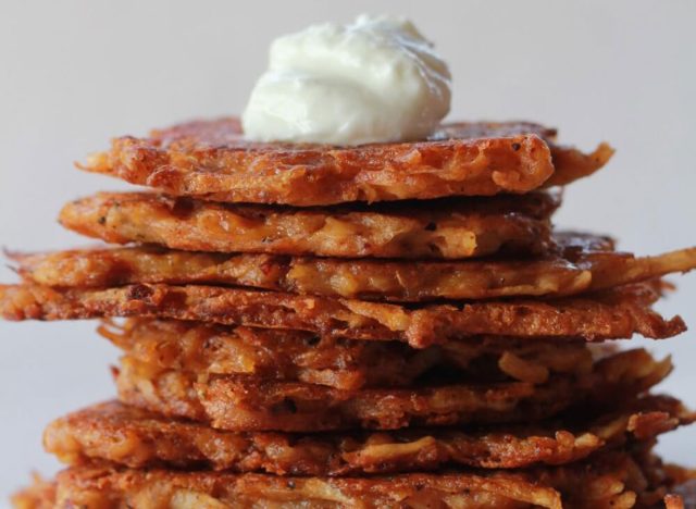 recette de latke de pommes de terre au chipotle et au cheddar