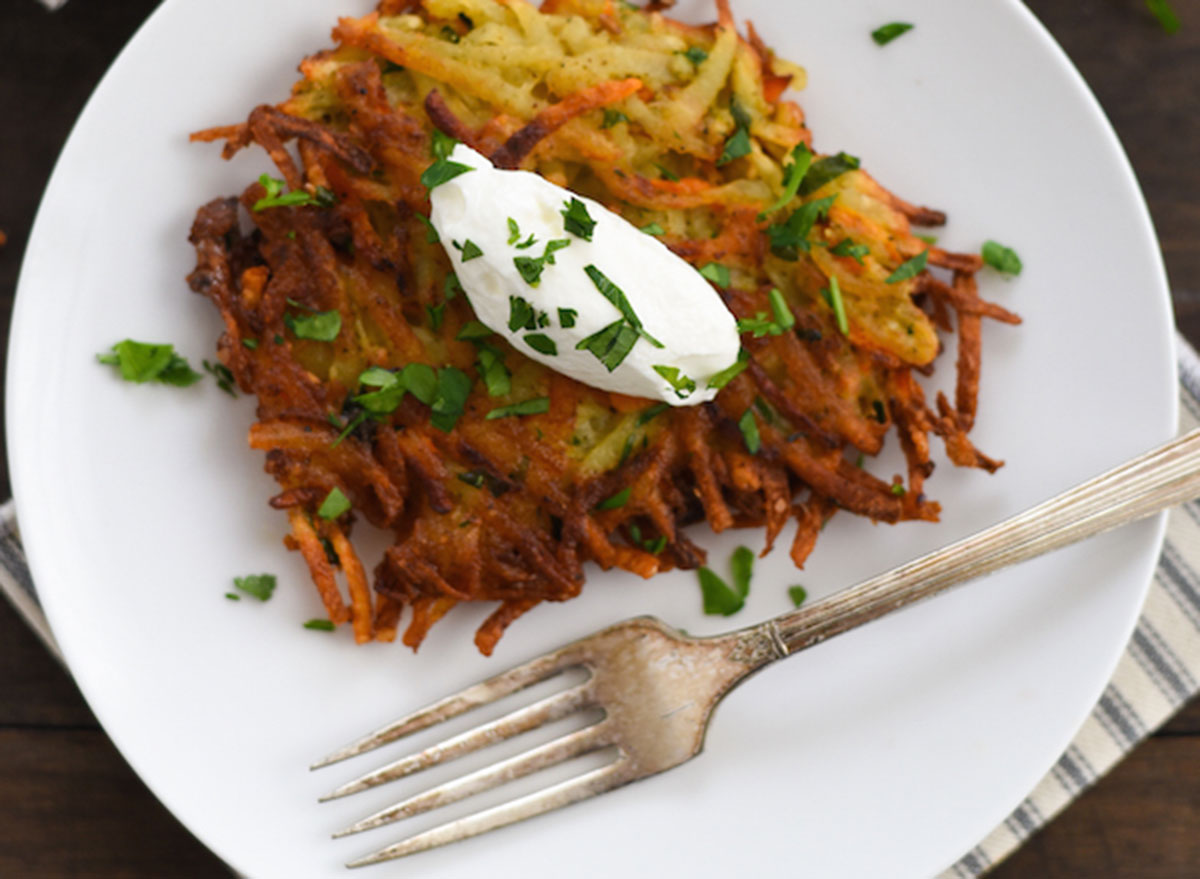 latkes de pommes de terre et de carottes aux épices