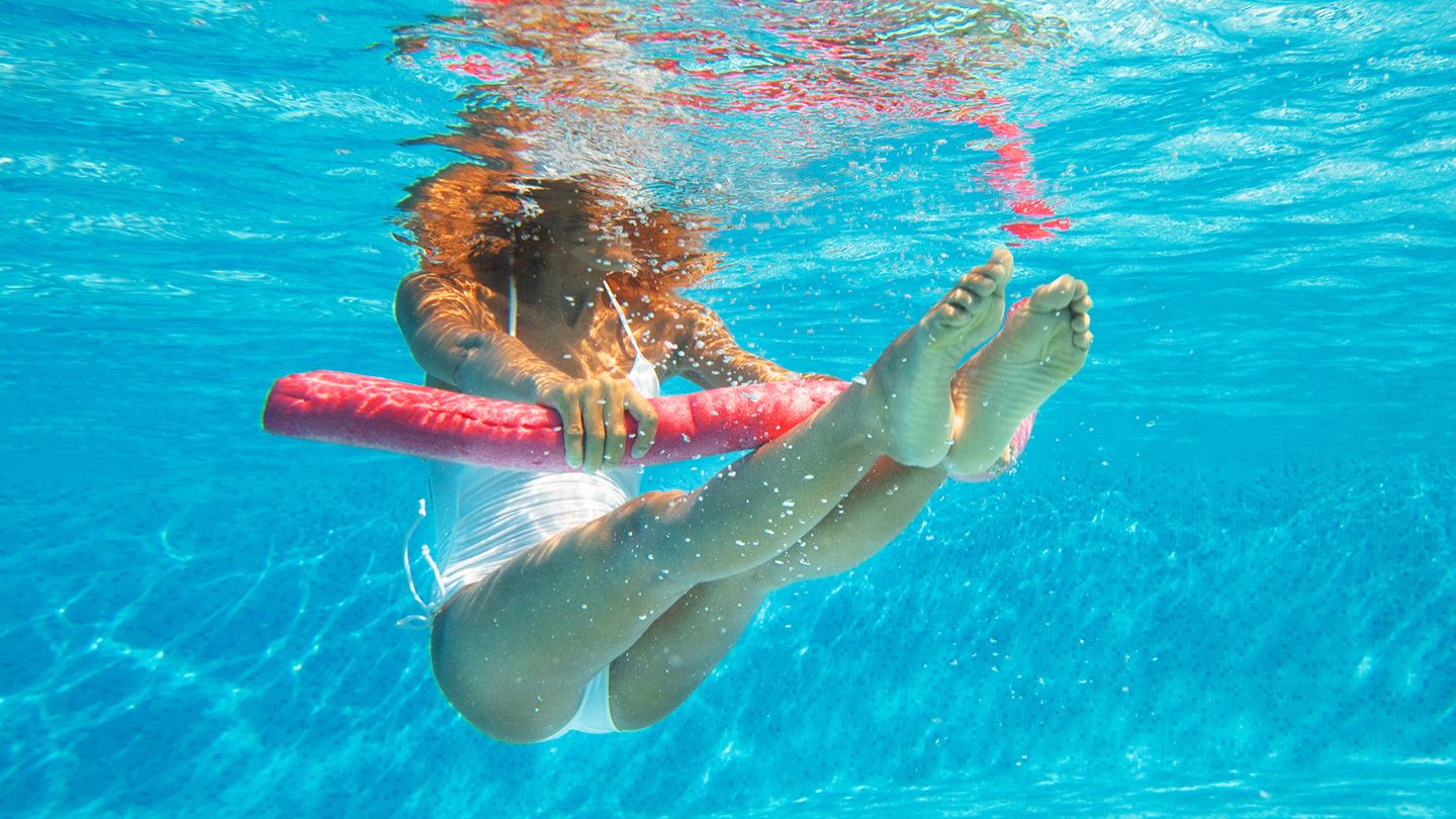 7 exercices de piscine qui brûlent les graisses rapidement
