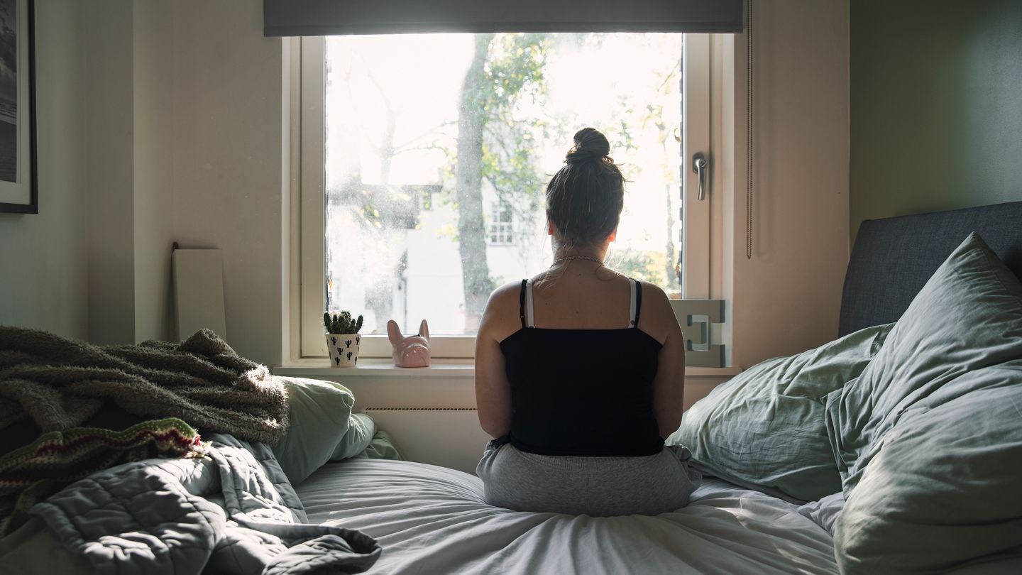 Les adultes américains plus jeunes et à faible revenu signalent des niveaux de solitude plus élevés
