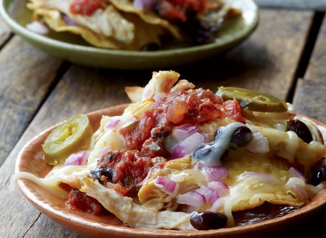 Nachos hypocaloriques au poulet et haricots noirs