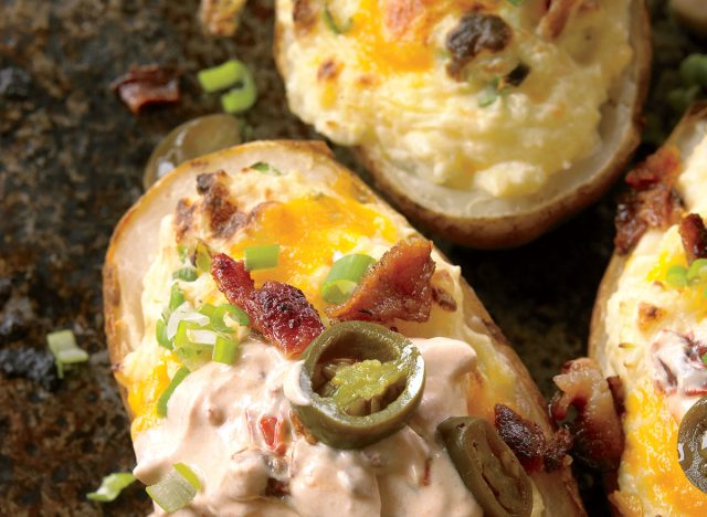 Peaux de pommes de terre épicées hypocaloriques