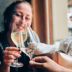 6 façons de profiter du Happy Hour lorsque vous souffrez de rosacée