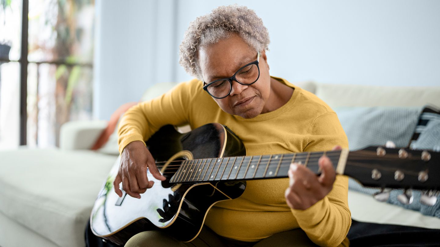 Jouer d'un instrument ou chanter favorise la santé cérébrale jusqu'à un âge avancé