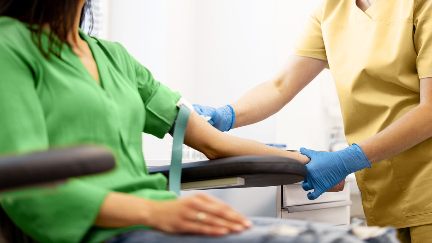 Pour prédire les maladies cardiaques, les analyses sanguines doivent vérifier les niveaux de protéine C-réactive et de lipoprotéine (a) ainsi que de cholestérol LDL