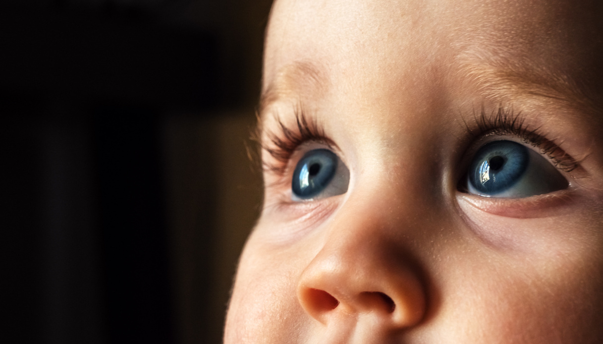 Hygiène oculaire chez l'enfant, une caresse quotidienne aux yeux sains