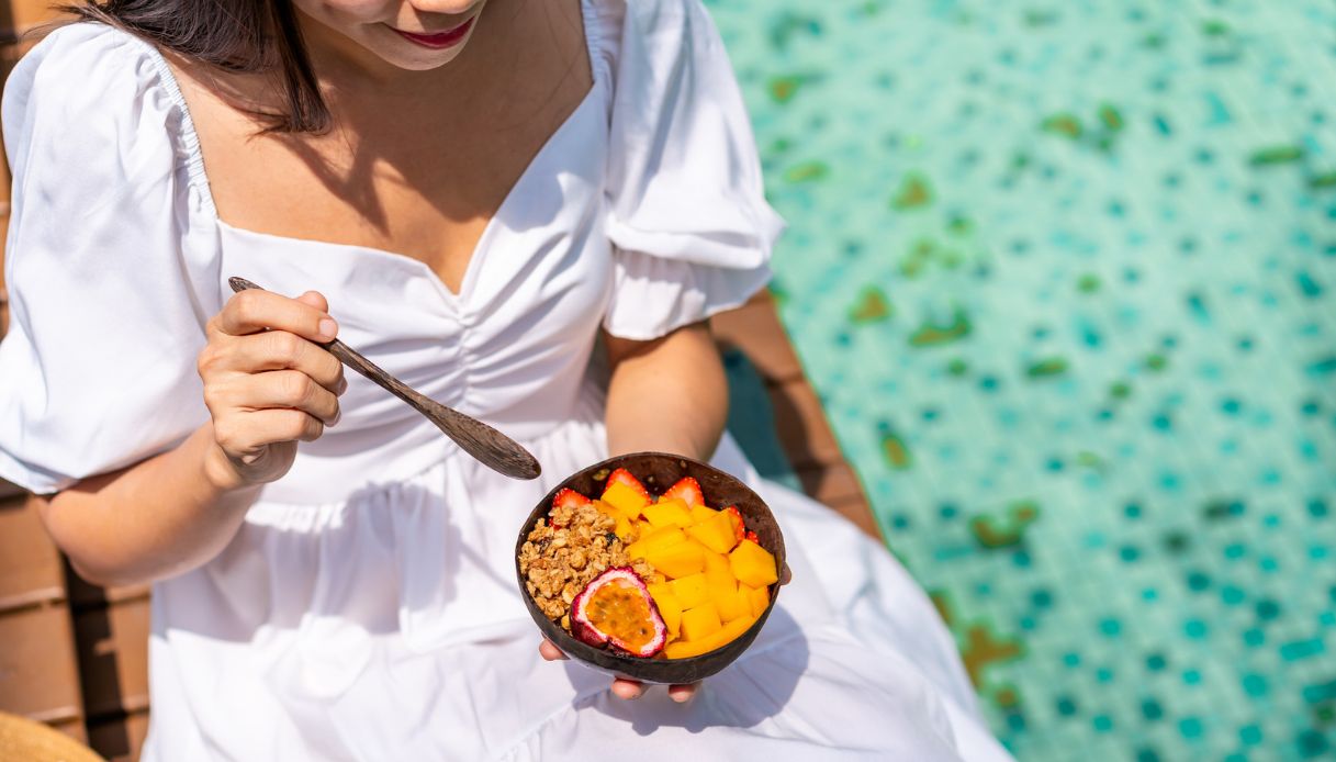Voici les fruits que vous devriez apporter à la plage (et pourquoi ils sont meilleurs que les autres)