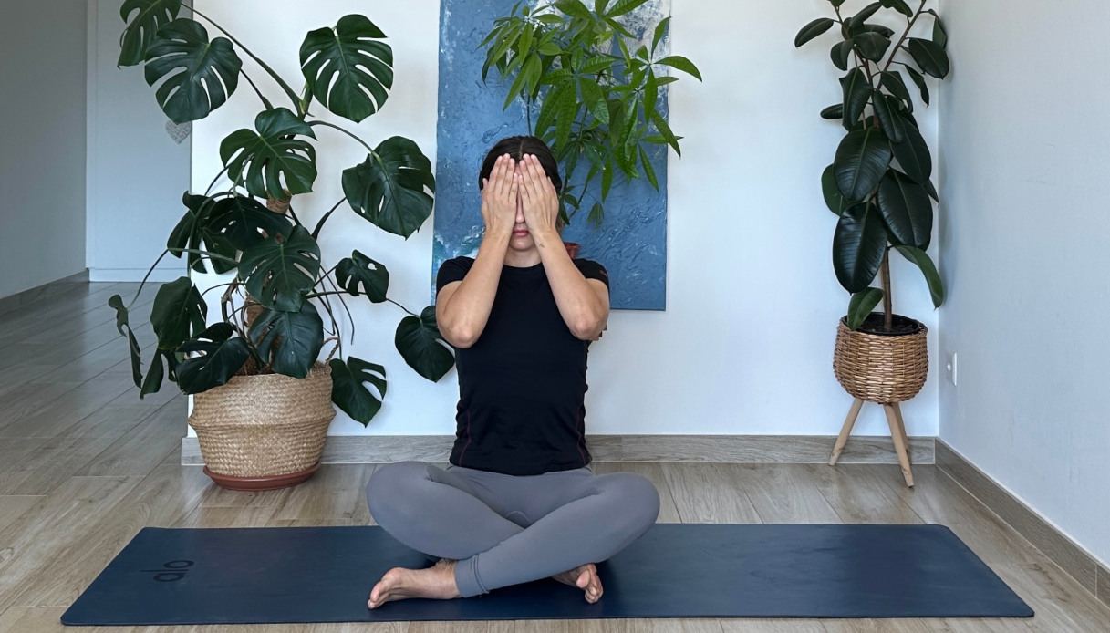 Jour non? Essayez ces positions de yoga et trouve de l'énergie