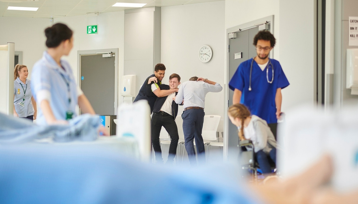 Bracelets anti-agression aux urgences : la proposition pour protéger les médecins et les infirmières