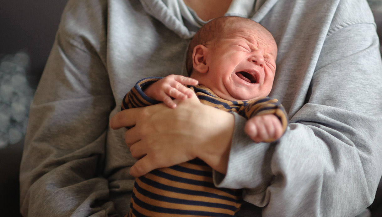 Reflux gastro-œsophagien chez le nourrisson, comment il se manifeste et ce que peuvent dire les pleurs du bébé