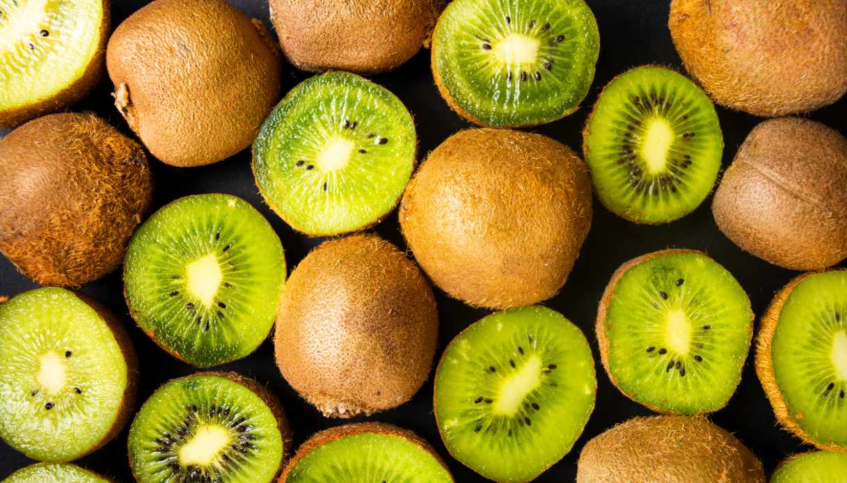 Kiwis verts et kiwis jaunes, semblables mais pas identiques