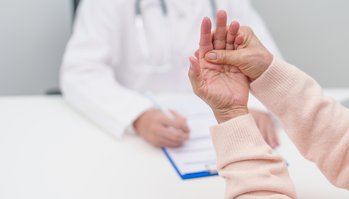 La maladie de Parkinson, pas seulement des tremblements : comment suspecter et faire face à la maladie aux mille visages