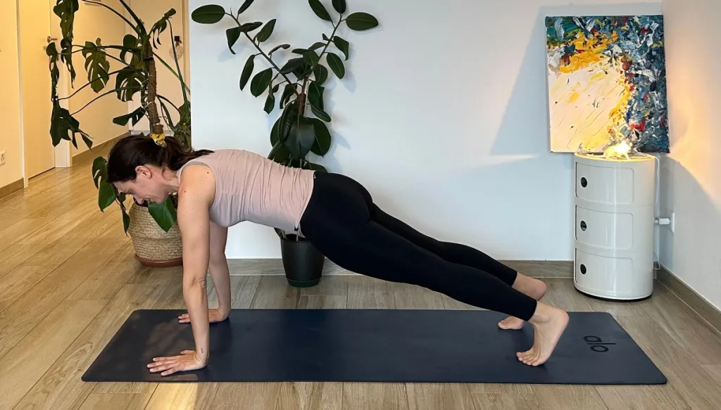 position de yoga de la planche